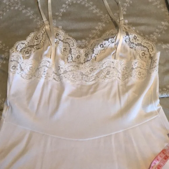 Vintage Vanity Fair Creamy White Slip       Size 34 - Picture 13 of 13